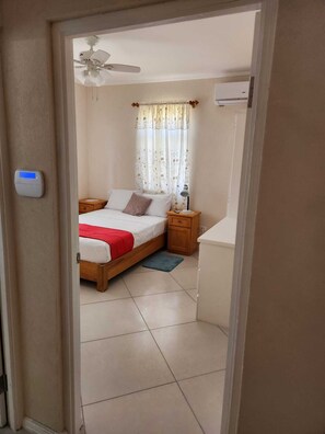 4 makuuhuonetta, silitysrauta/-lauta, ilmainen Wi-Fi, vuodevaatteet