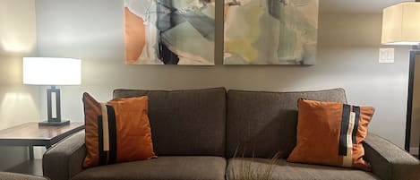 Smart TV, fireplace, Netflix, streaming services
