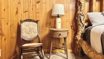 3 bedrooms, desk, iron/ironing board, travel crib