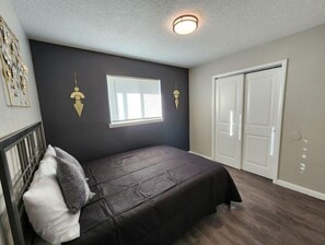 2 bedrooms, iron/ironing board, free WiFi, bed sheets - Luxury Apartment Suite 1 (El Paso)