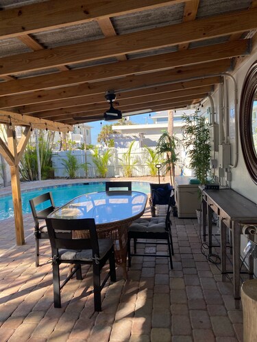 Quaint beautiful backyard sanctuary 