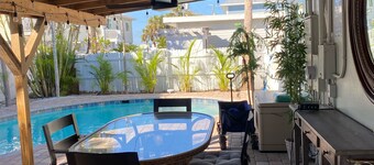 Quaint beautiful backyard sanctuary 