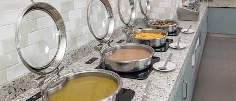 Petit déjeuner en libre-service compris tous les jours