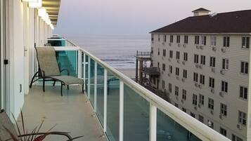 Deluxe Condo, 2 Bedrooms, City View | Balcony view