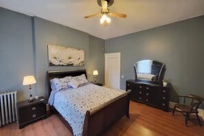 2 bedrooms, WiFi - Historic Benton Park HUGE 2 BR Condo (St. Louis)