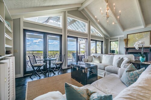 Beautiful Ocean front home with stunning views.  Golf cart included!