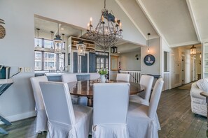 Dining - Beautiful Ocean front home with stunning views.  Golf cart included! (Saint Helena Island)