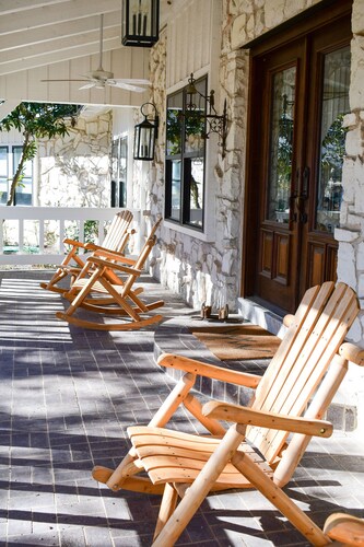 Newly Renovated Farmhouse on a Working Horse Ranch Near Popular Wedding Venues