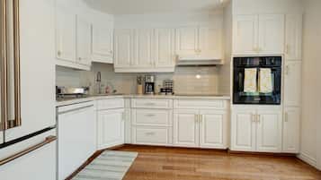 Cottage dành cho gia đình | Bếp riêng | Tủ lạnh, lò vi sóng, dụng cụ pha cà phê/trà, ấm điện