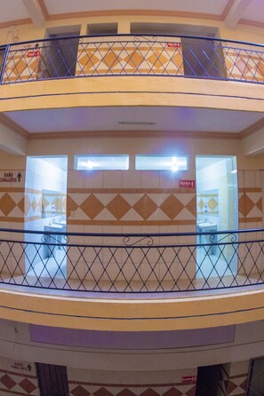 Basic-Doppel- oder -Zweibettzimmer | Badezimmer