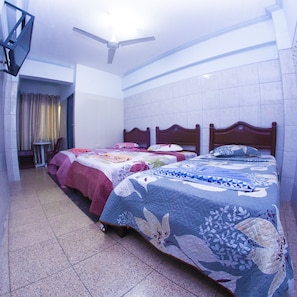 Family Triple Room | Free WiFi, bed sheets - residencial francia - Hostel (Santa Cruz)