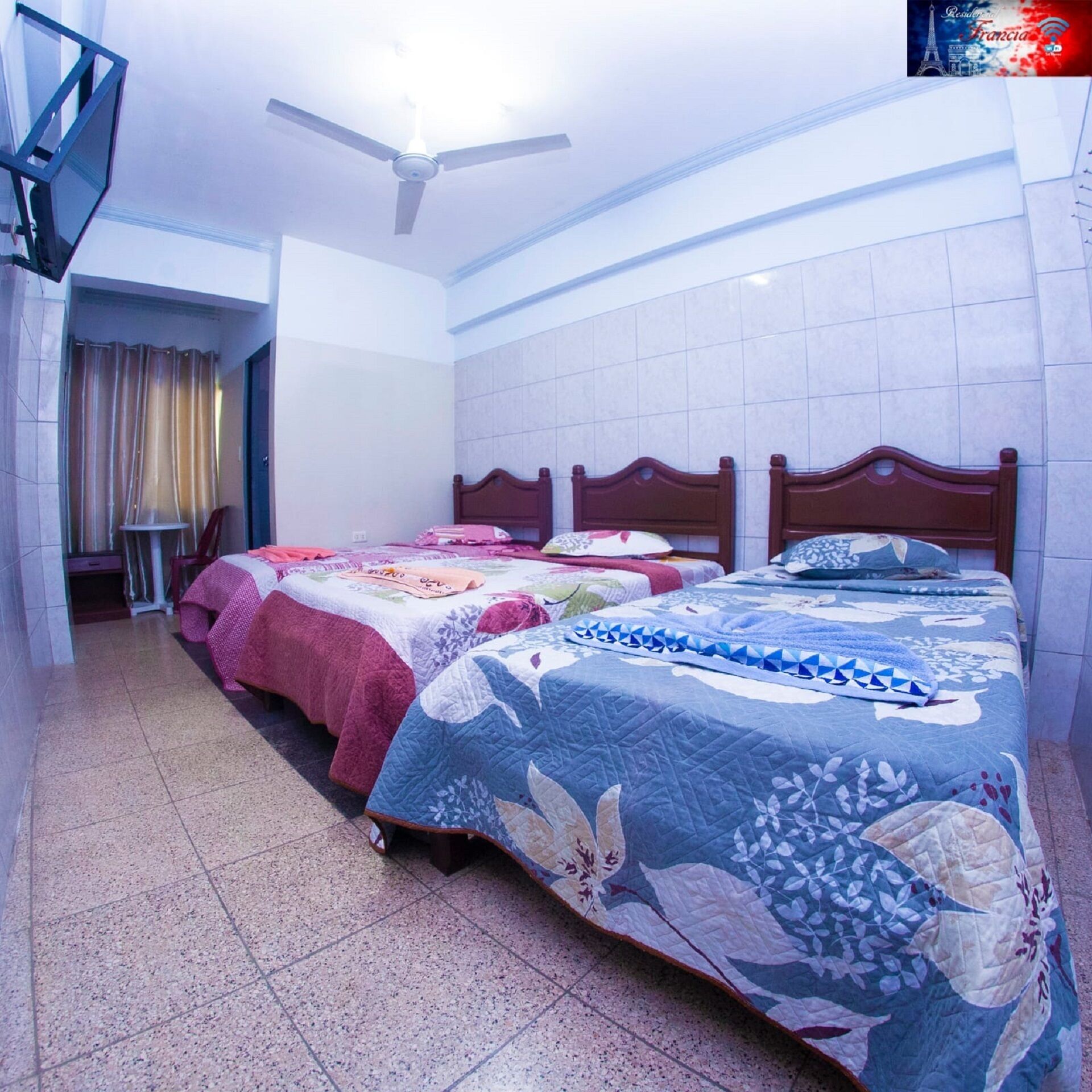Wi-Fi de cortesia, roupa de cama