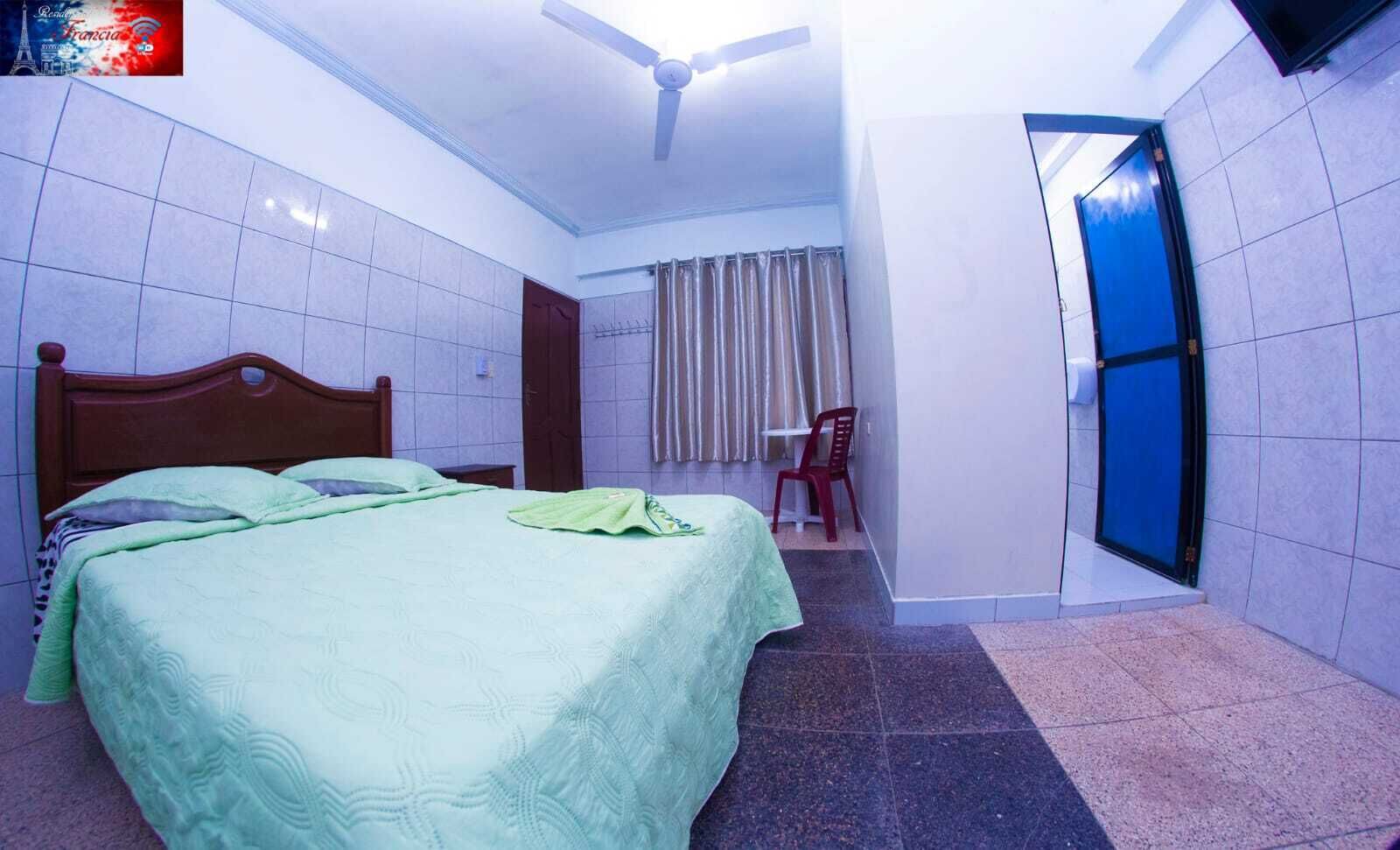 Wi-Fi de cortesia, roupa de cama