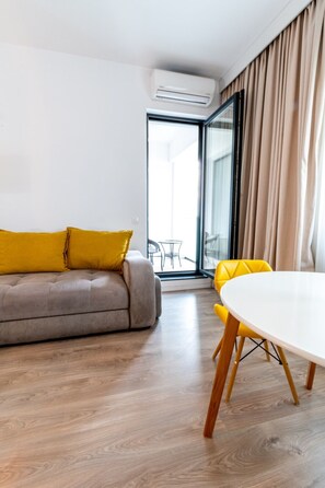 TV - Studio 53 - Modern Apt. close to Metro & IOR Parc with free Parking (București)
