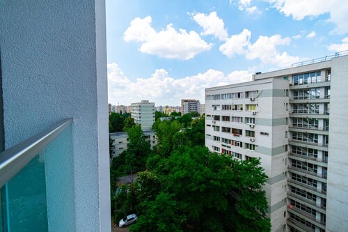 Studio 53 - Modern Apt. close to Metro & IOR Parc with free Parking