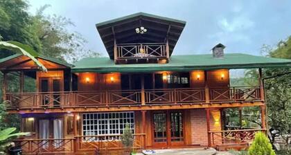Picturesque cabin in the clouds
