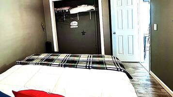 2 bedrooms, iron/ironing board, free WiFi, bed sheets