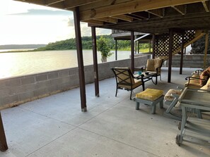 Terrace/patio - Amazing Sunsets/ Kayaks/ Waterfront w/ 2BR 2BA Pet Friendly Peaceful Serene Home (East Peoria)