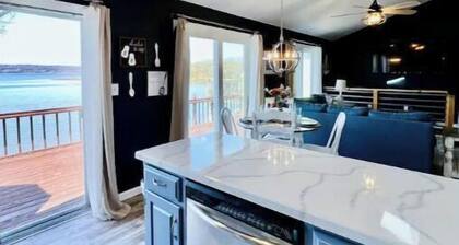 Serene & Cozy Waterfront Home with Breathtaking Sunset Views, Pet Friendly!