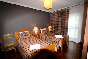 4 chambres, fer et planche à repasser, Wi-Fi gratuit, draps fournis