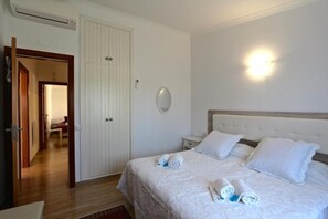 3 bedrooms, free WiFi, bed sheets, wheelchair access