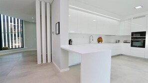 Kühlschrank, Ofen, Herdplatte, Geschirrspüler