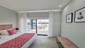 6 bedrooms, iron/ironing board, free WiFi, wheelchair access