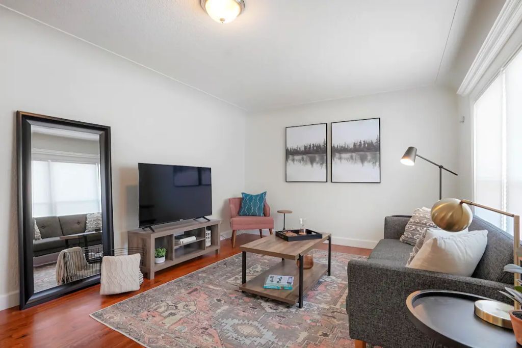 10 Mins to Downtown! - Dog Friendly - Red Rocks - Remote Office - Patio & Grill