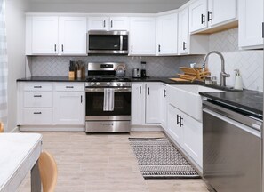 Refrigerador, microondas, parrilla de estufa y lavavajillas 