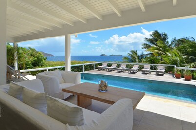 Luxury villa with magnificent sea view