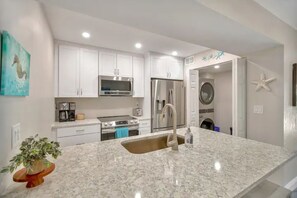 Refrigerador, microondas, horno y lavavajillas 