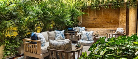 Televisión LCD 32 pulgadas con canales de televisión por cable