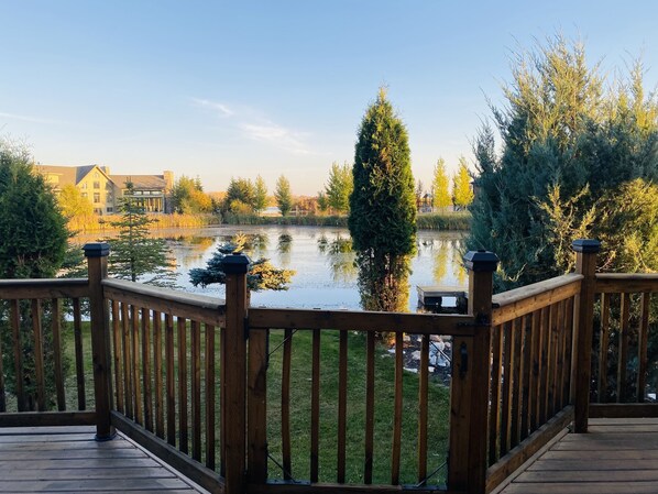 Property grounds - Beautiful Lakeside Retreat (Vermilion river county 24)