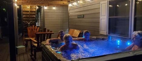 Bañera de hidromasaje al aire libre