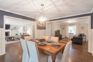 Dining - EMORY LUXURY-- Family Friendly, Prime Location! (Atlanta)