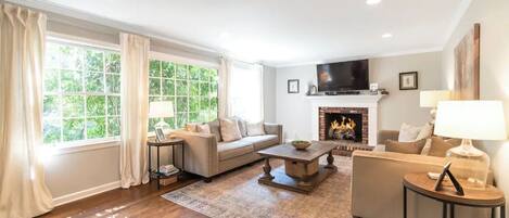 Smart-TV, Kamin, Computerbildschirme, Drucker