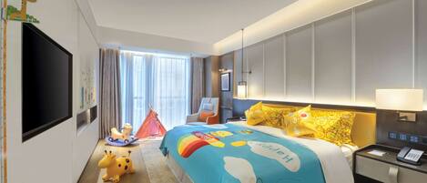 家庭套房, 无烟房 (1 King Bed and 1 Twin Bed) | 高档床上用品、羽绒被、迷你吧、客房内保险箱