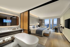 行政套房, 1 张特大床, 无烟房 | 浴室 | 名牌洗护用品、吹风机、浴袍、拖鞋