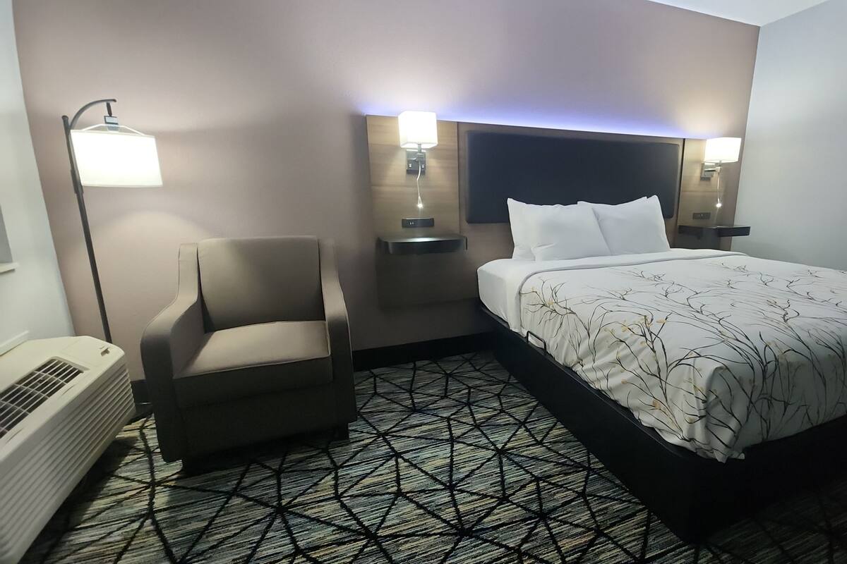 desk, blackout curtains, iron/ironing board, free wifi