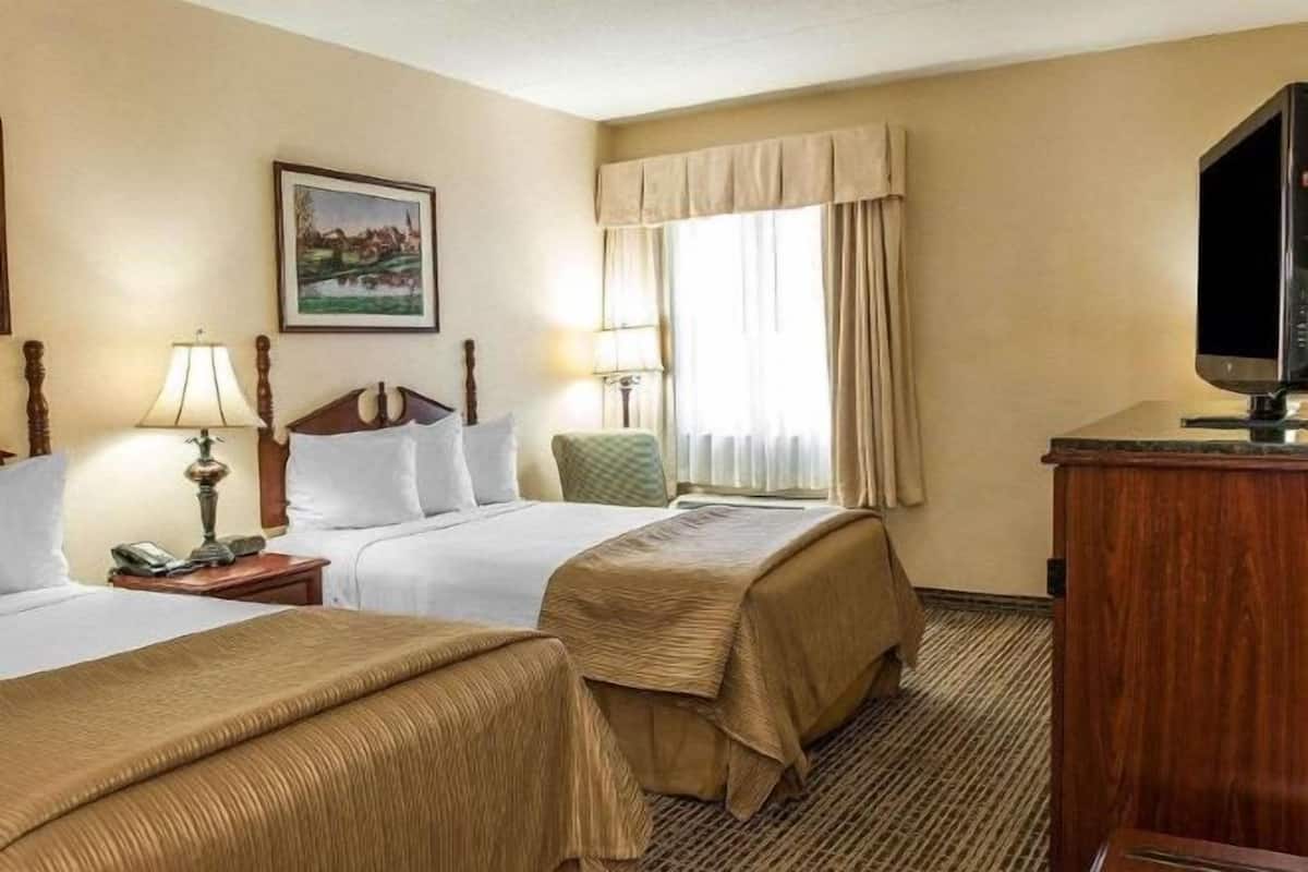 Desk, blackout curtains, iron/ironing board, free WiFi