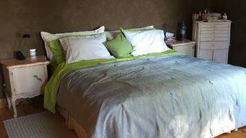 3 bedrooms, bed sheets