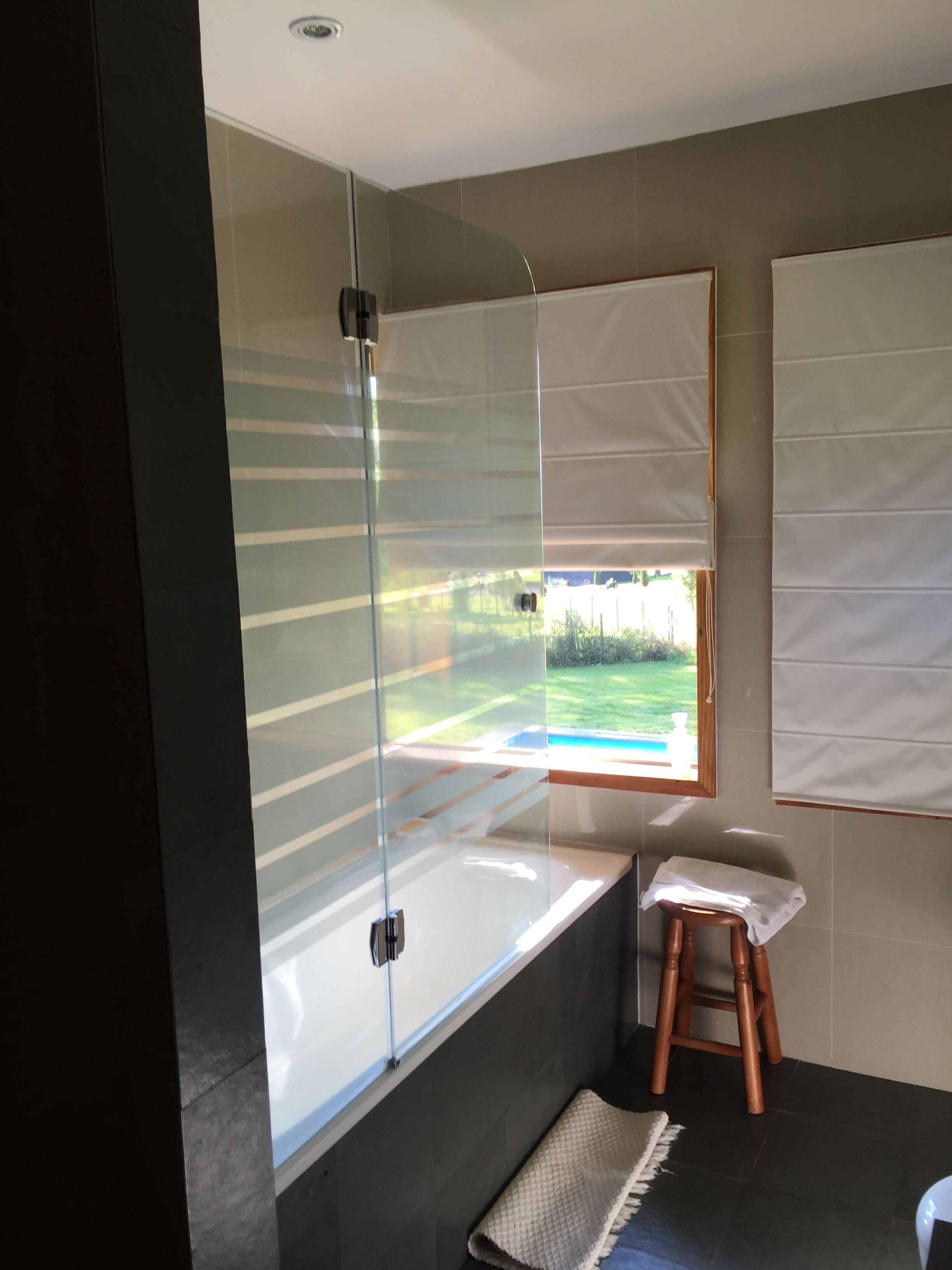 Shower, bidet, towels