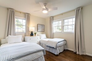 3 bedrooms, desk, iron/ironing board, free WiFi