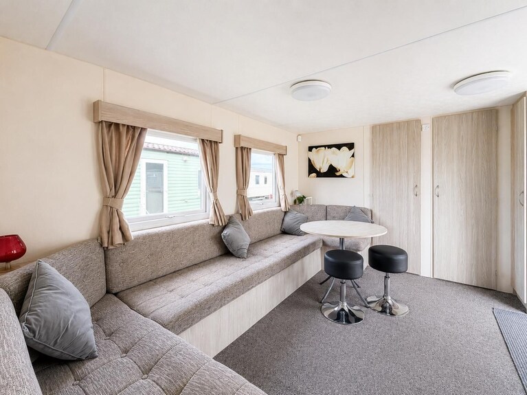 Gorgeous Caravan With Decking In Breydon Water Holiday Park, Ref 10081b - Suffolk