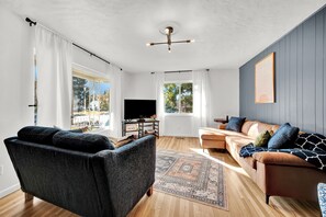 Televisión, reproductor de DVD y videoteca 