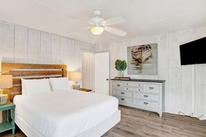 3 slaapkamers, een strijkplank/strijkijzer, gratis wifi, beddengoed