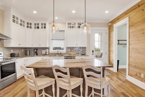Microwave, oven, dishwasher, coffee/tea maker - Gulf and Bay Views | Pet Friendly | Steps to Beach (Gulf Shores)