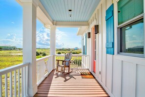 Terrace/patio - Reduced Rate! Sun Dogs Cottage *Pet-Friendly, Beach Access* (Gulf Shores)