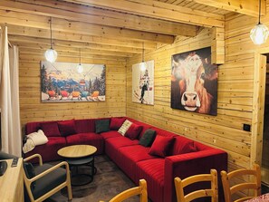 TV - Detached chalet for 8 with outdoor jacuzzi in Chatel Porte du Soleil (Châtel)