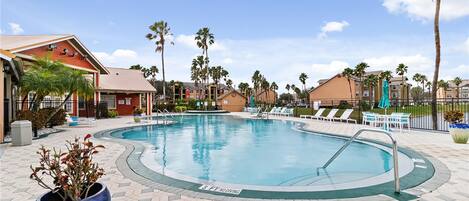 حمّام سباحة خارجي